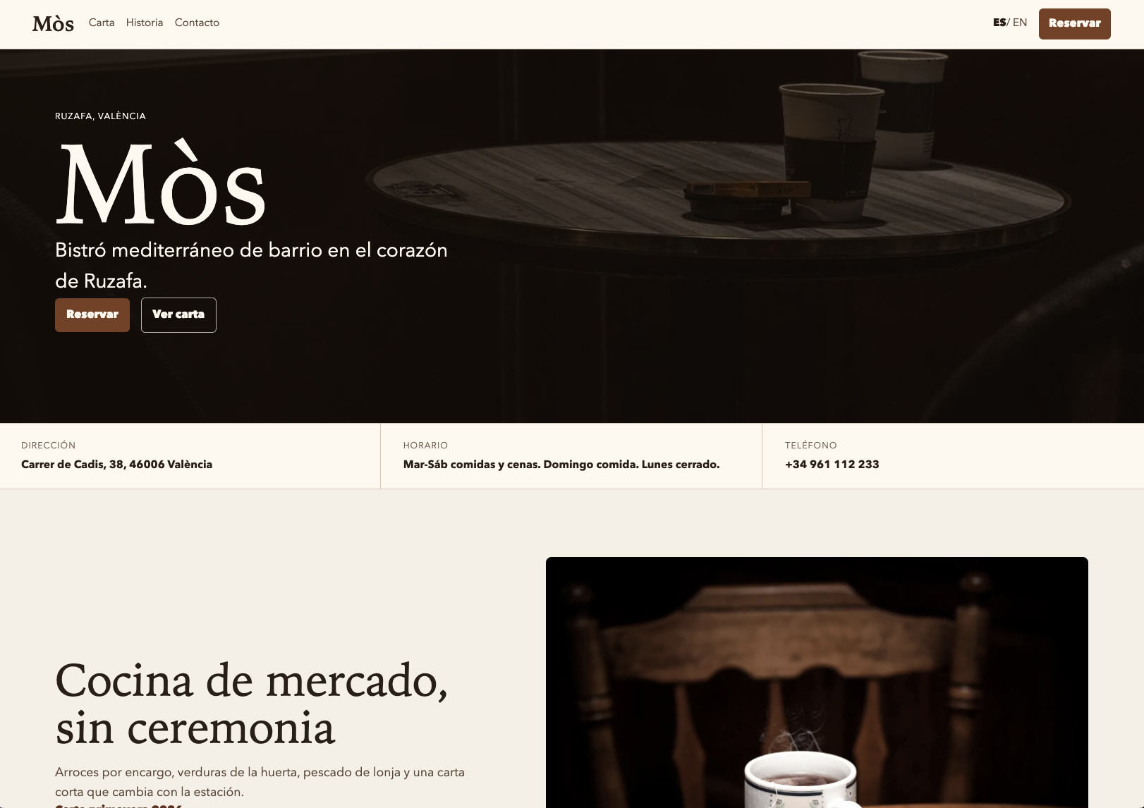Screenshot of the Mòs home page in run #2: dark hero with a photo of a candlelit table, 'Mòs' headline in white serif, 'Bistró mediterráneo de barrio en el corazón de Ruzafa' subtitle, 'Reservar' and 'Ver carta' buttons, and below the hero a strip with address, hours, and phone